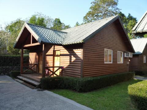 log cabin1031120-1.JPG